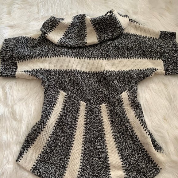 Express Sweater - Picture 2 of 3